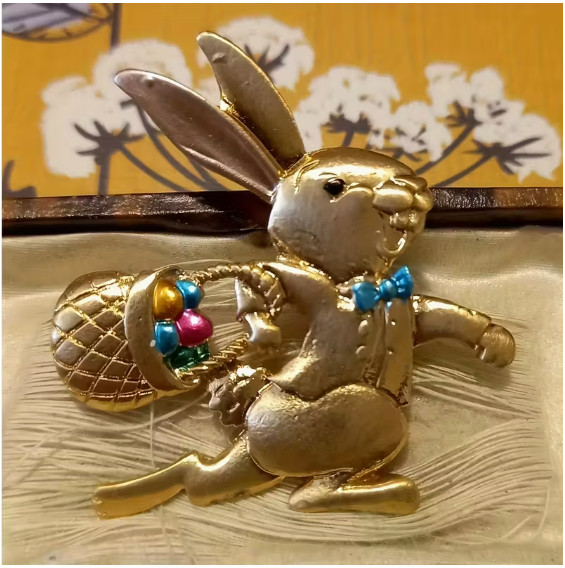 BROOCH- ESSHPULE Rabbit Brooch- Vintage Baroque, Zinc Alloy