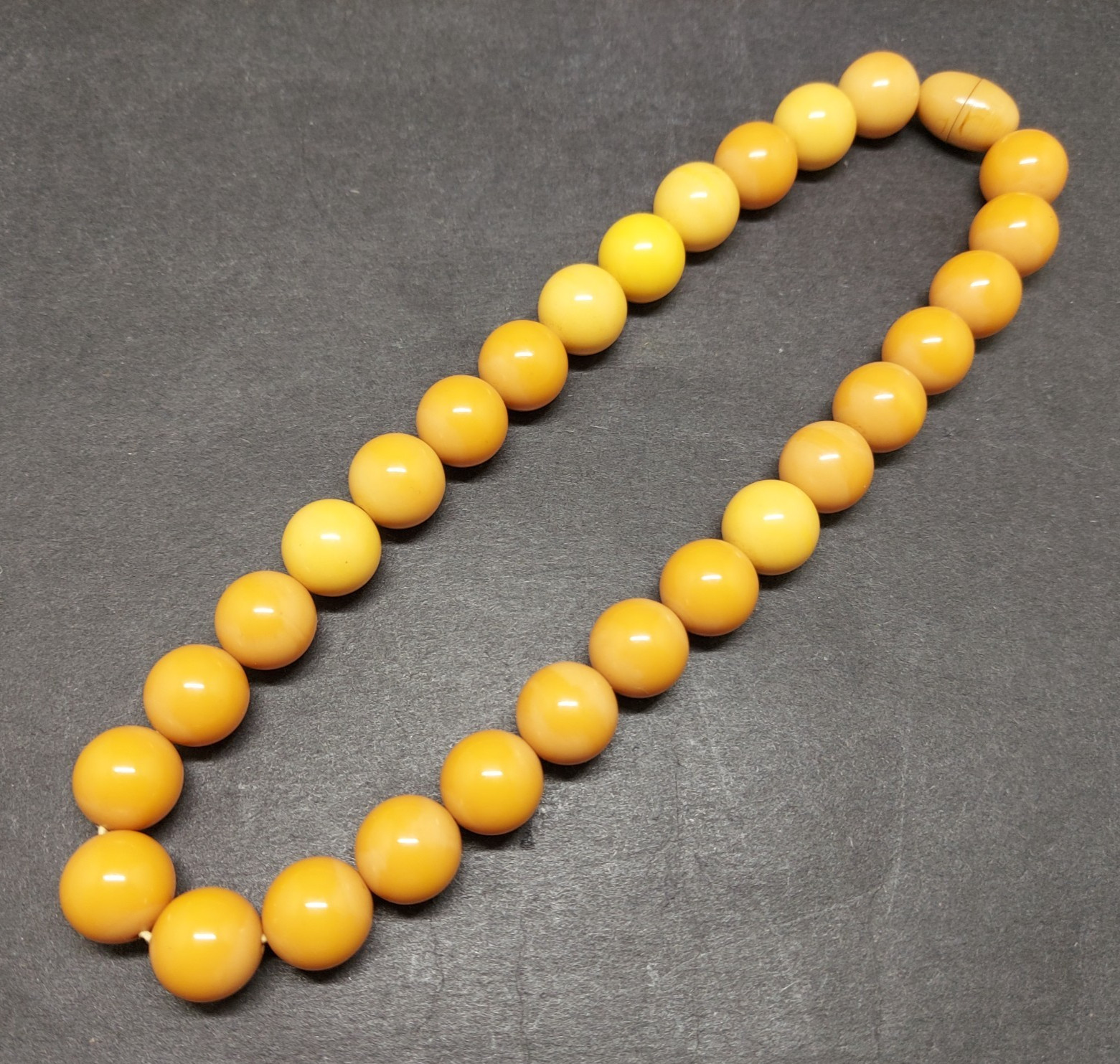 Vintage Butterscotch Egg Yolk Bakelite Round Beaded Necklace 15-1/2” 47g Tested