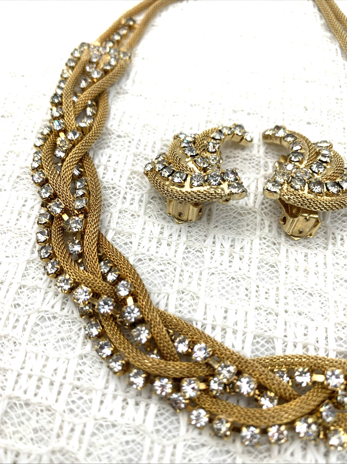 BRAIDED Goldtone Mesh & Clear Rhinestone 15″ Necklace & 1-1/4 x 1″ Clip Earrings