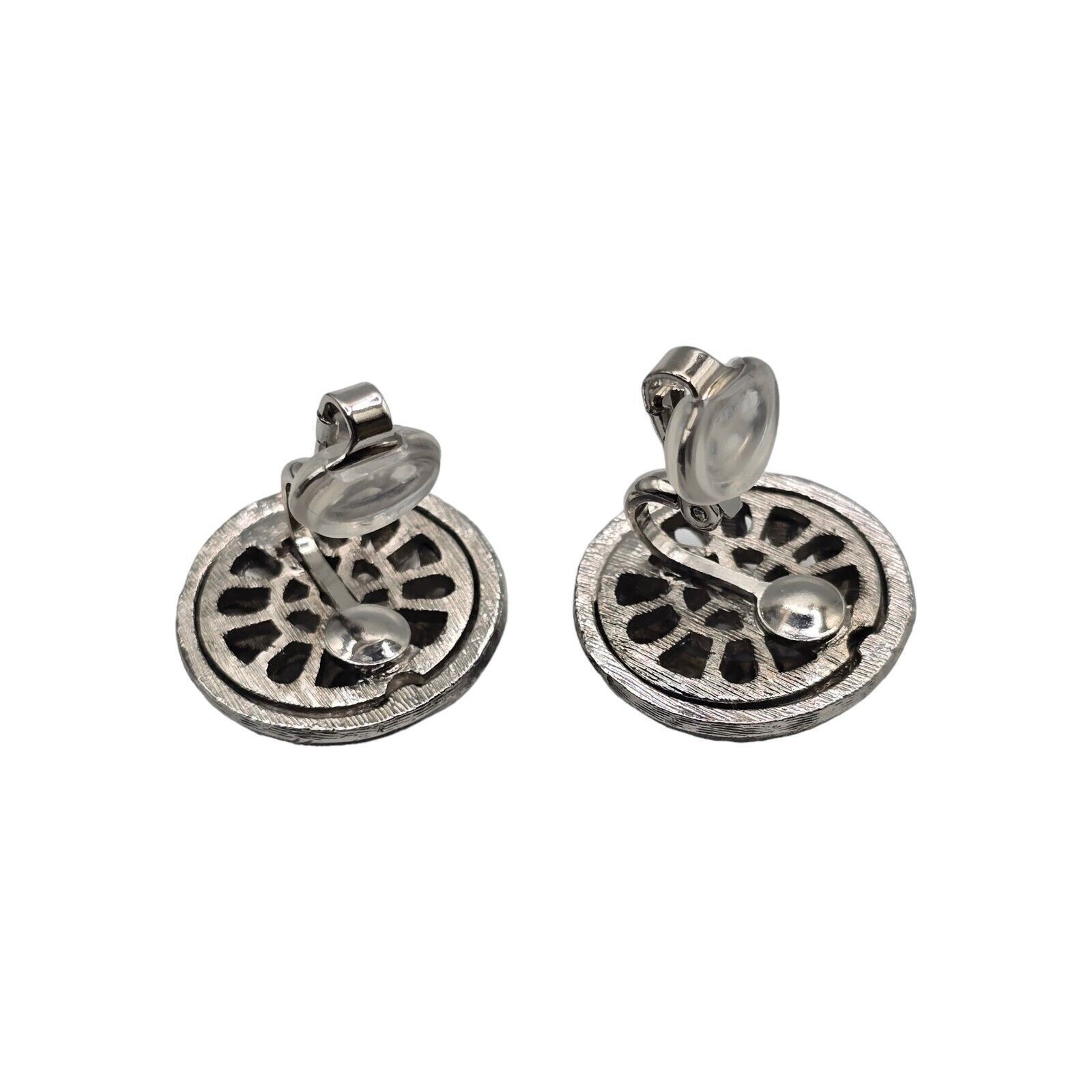 Earrings Crown Trifari Dome Shaped Clip On Filigree Vintage Gold Tone SKU 2138