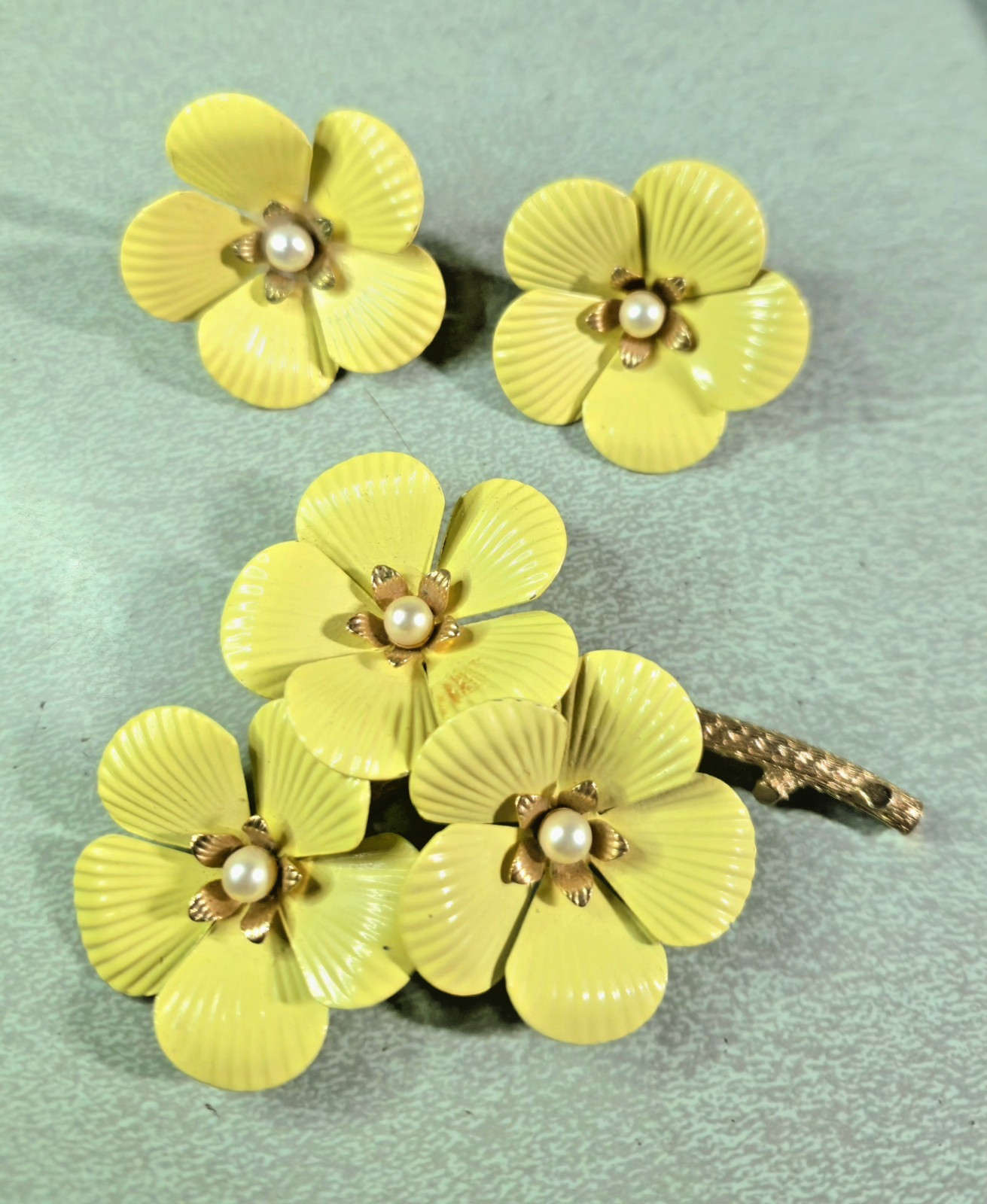Vintage Sarah Coventry Enameled Yellow Primrose Flower Brooch and Earrings 1962