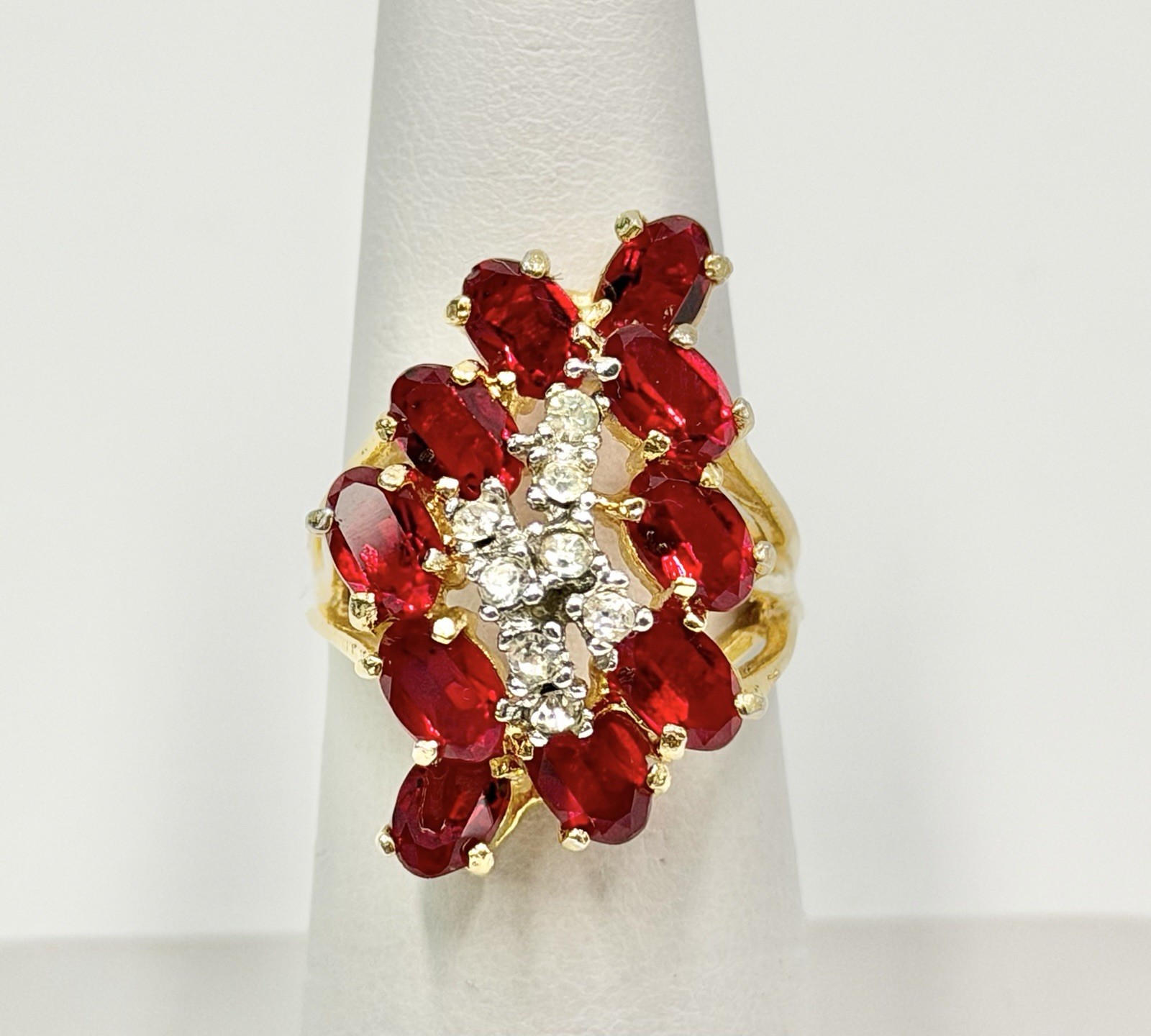 Vintage Aurora Jewelry Co Ring Red Stones Clear Accent Cluster 18kt HGE Sz 5.75