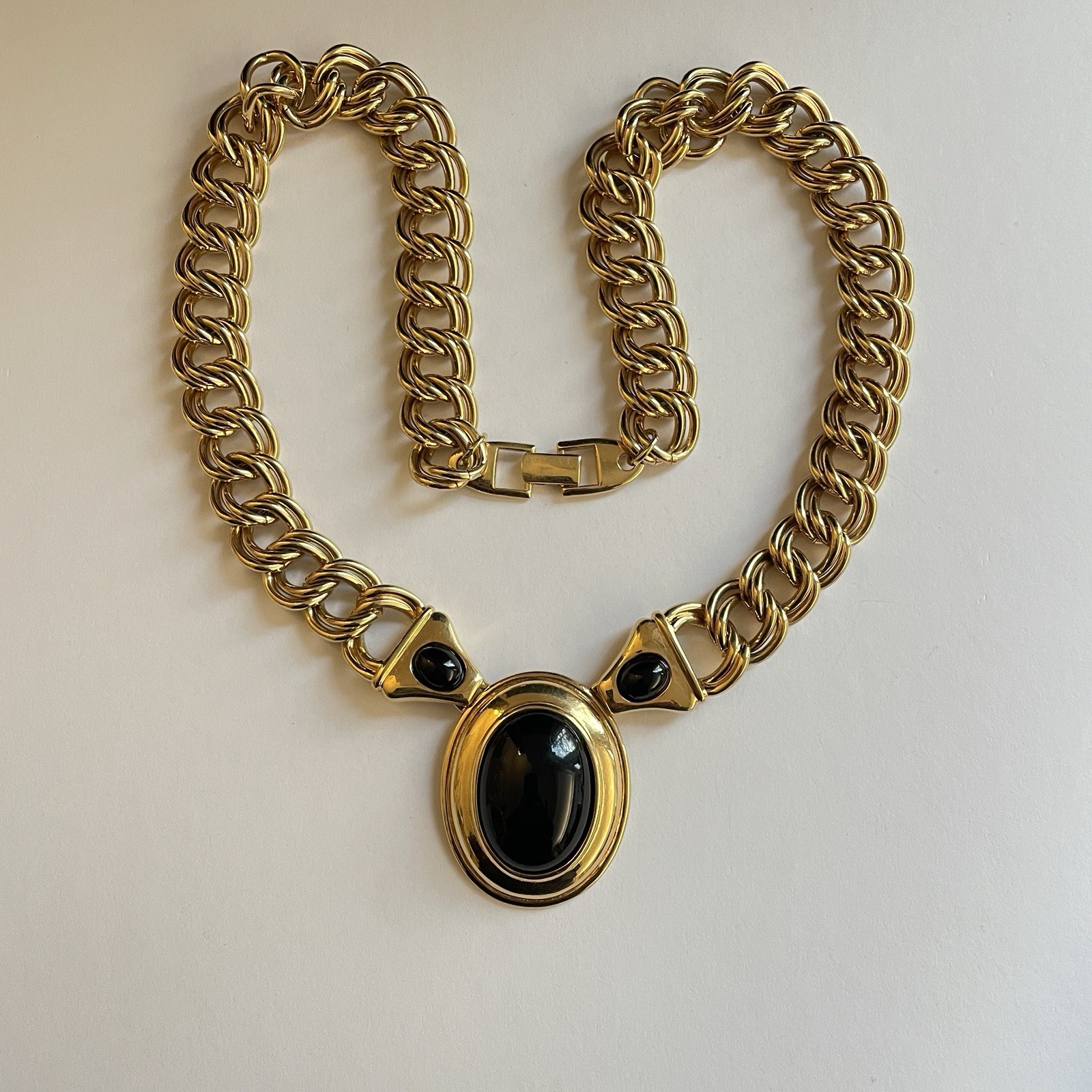 Vintage Napier Heavy Gold Tone Chain Black Oval Pendant Statement Necklace