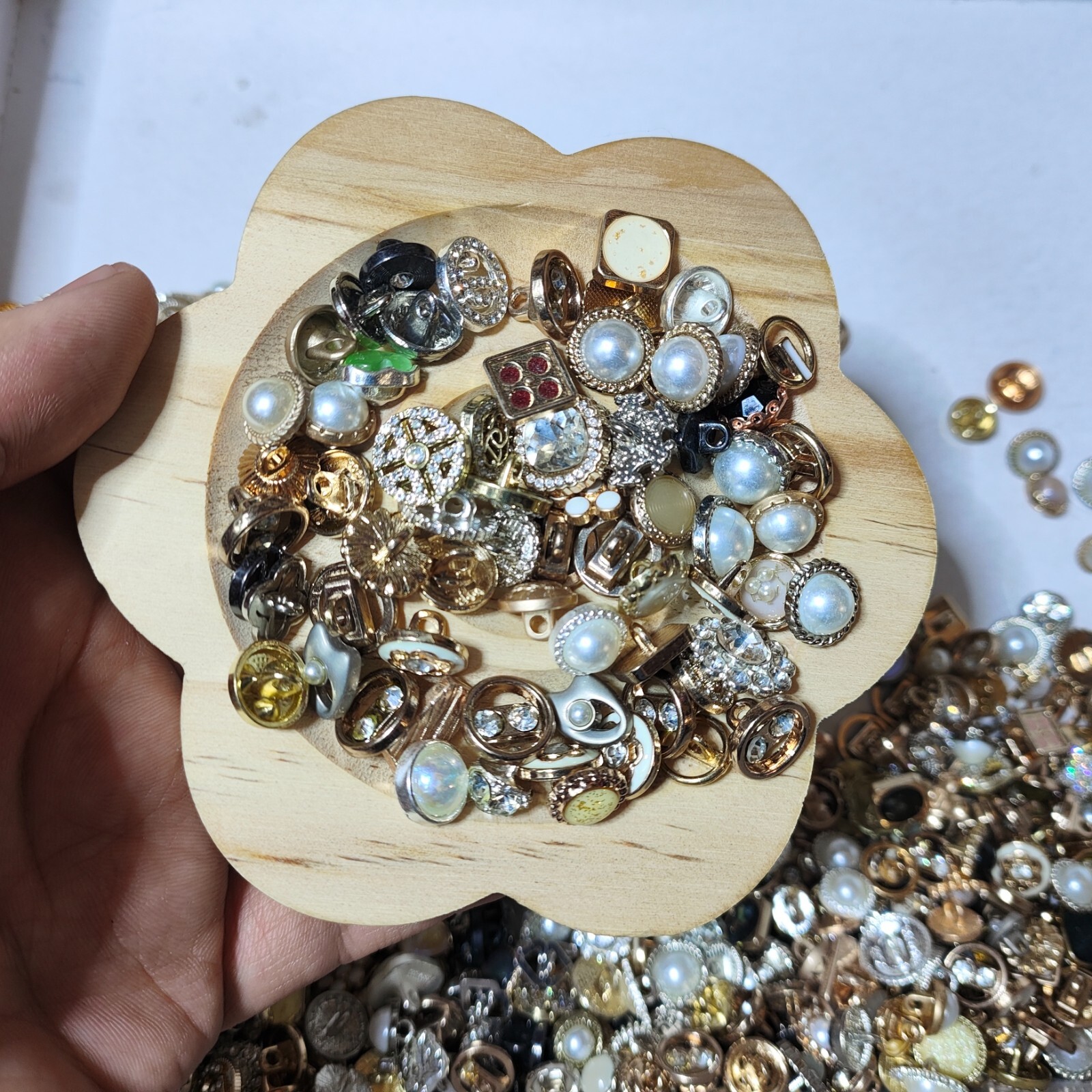 50pcs Vintage-now Costume Jewelry makeing Lots button Read Description