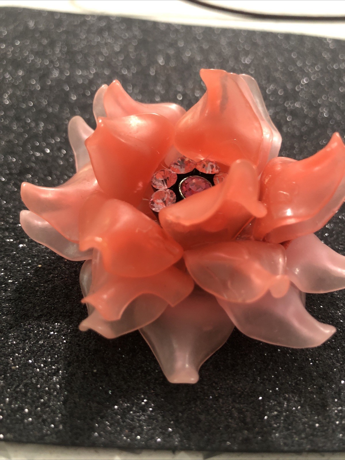 GORGEOUS VINTAGE CELLULOSE FLOWER 1940’S RHINESTONES ACETATE BROOCH