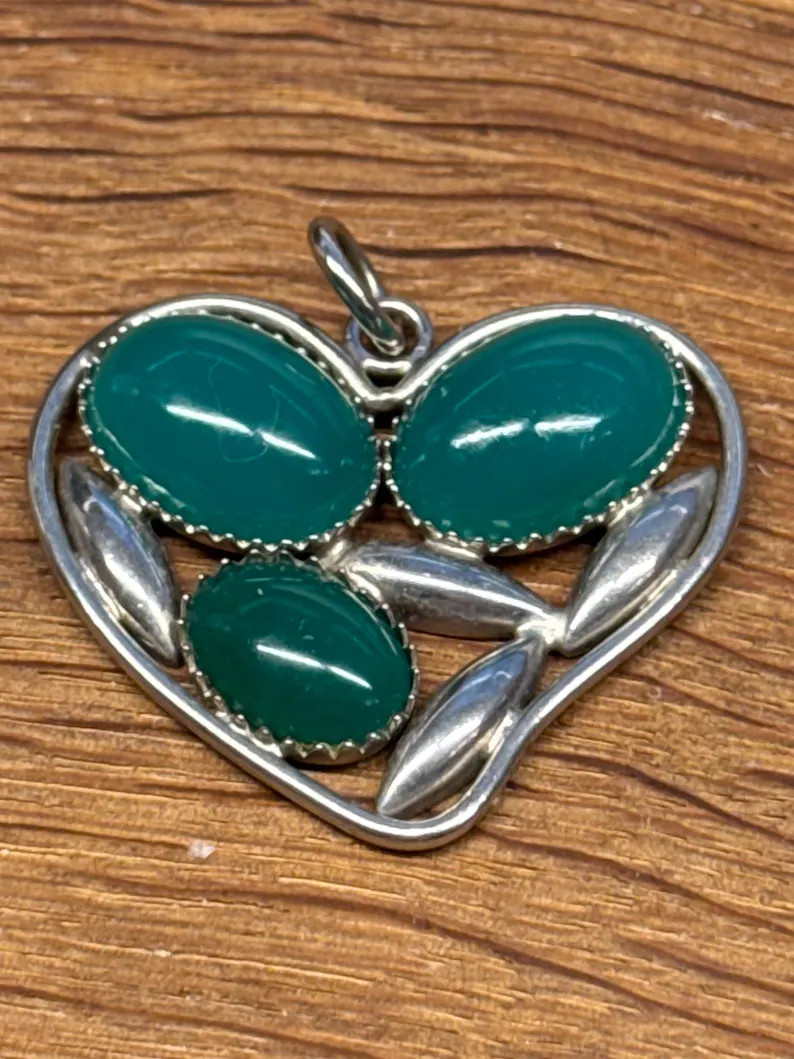 Vintage Large pendant green agate