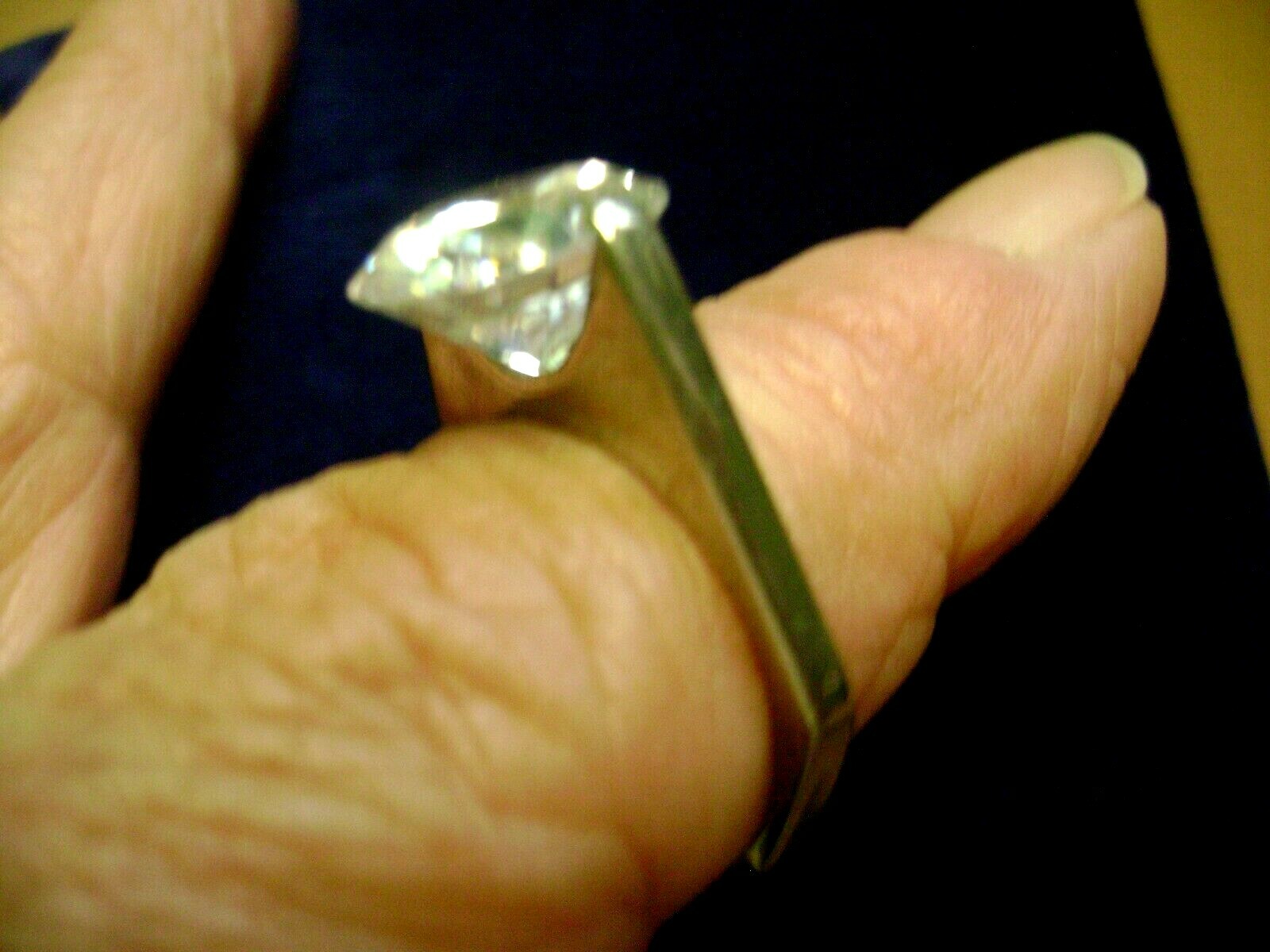 NOS- LARGE BRILLIANT SOLITAIRE CUBIC ZERCONIA PRONG SIZE 9 SILVER TONE RING
