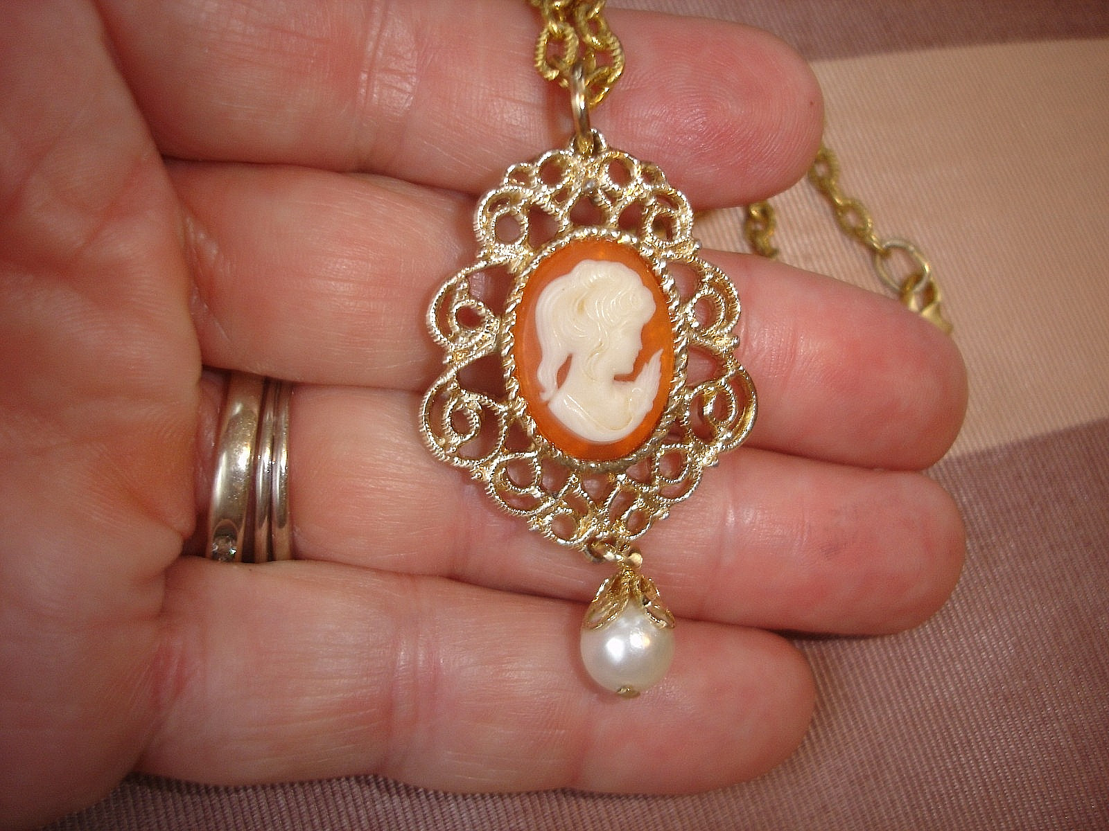 Vintage Sarah Coventry Coral CAMEO Dangling Pearl Pendant Gold Tone Necklace