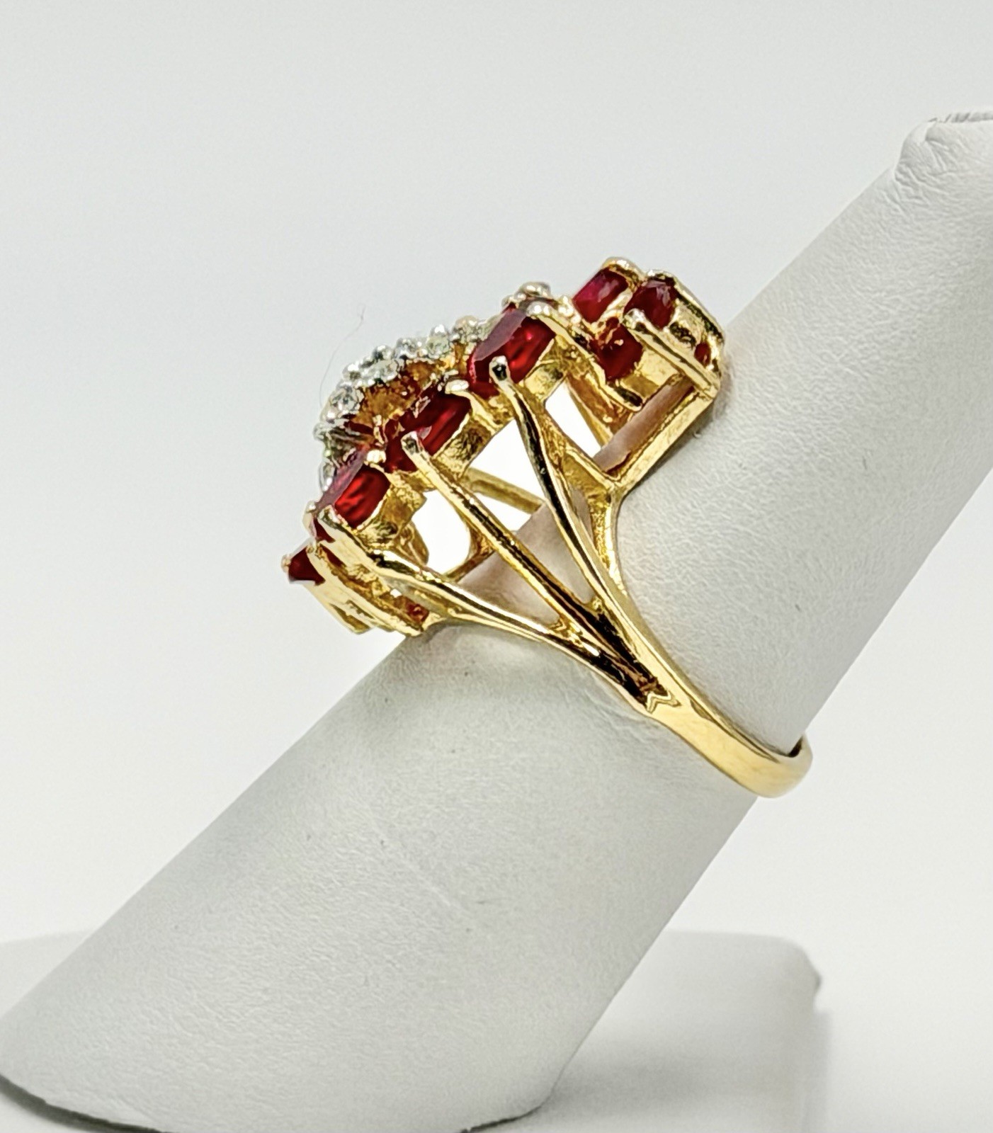Vintage Aurora Jewelry Co Ring Red Stones Clear Accent Cluster 18kt HGE Sz 5.75