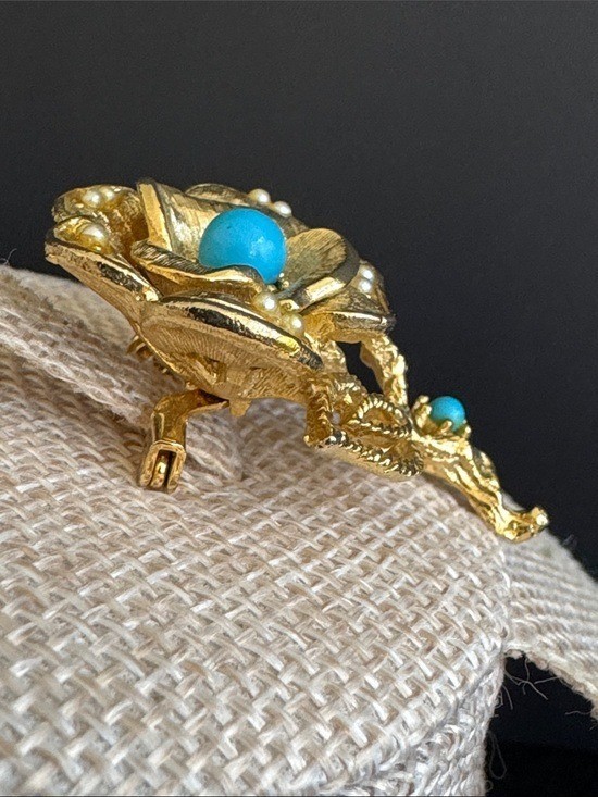 VTG 1960s Gold Tone Rose Flower Brooch Pin Faux Turquoise Cabochon Pearl