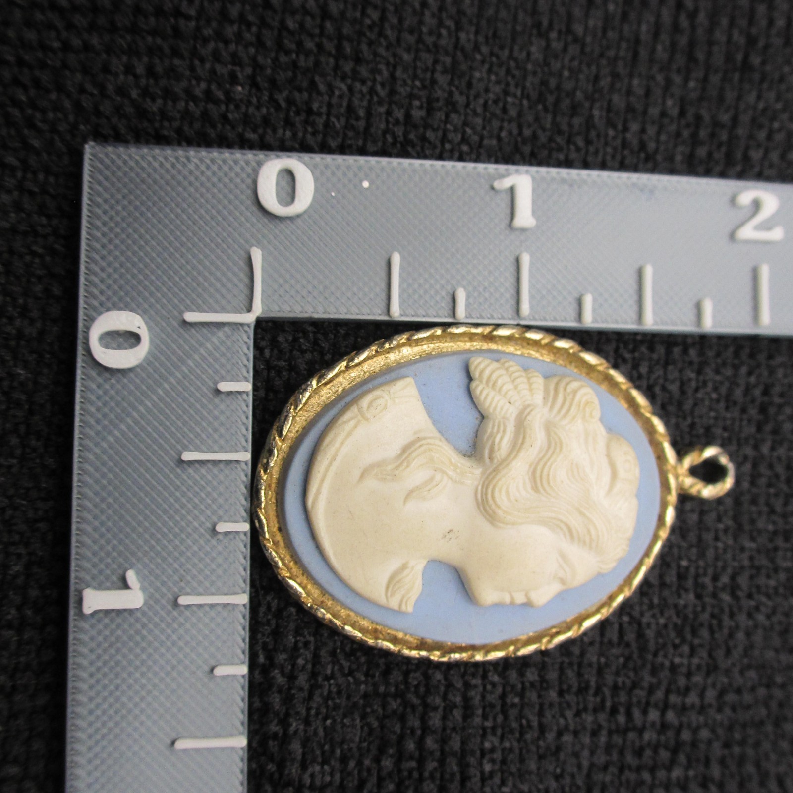 Vintage Cameo Pendant Lady On Blue Background Resin Gold Tone Frame