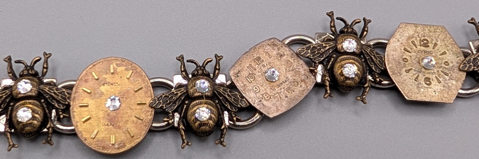 Vintage Lorraine Frances “Be On Time” Bee Bracelet – 7 Inches
