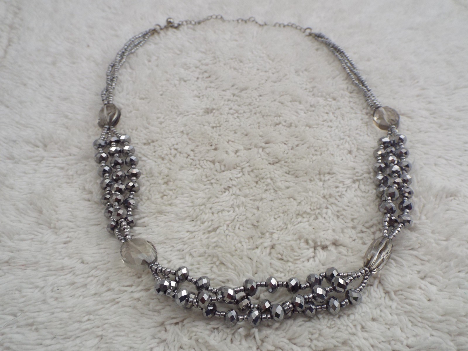 Silver Mettallic Glass Bead Necklace (G27)