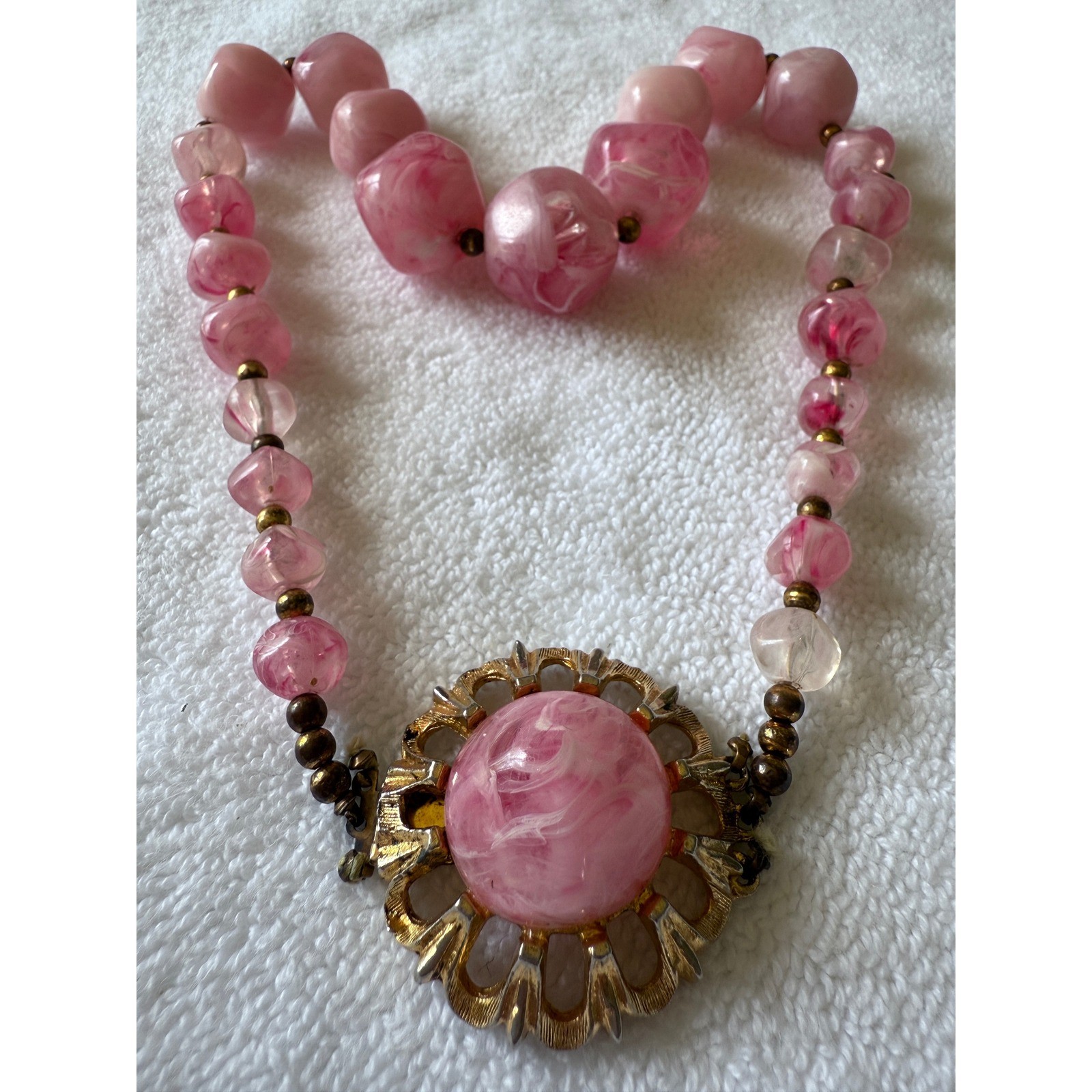 Vintage Pink Marbled Lucious Lucite Bead Necklace Gold Tone Sunburst Statement