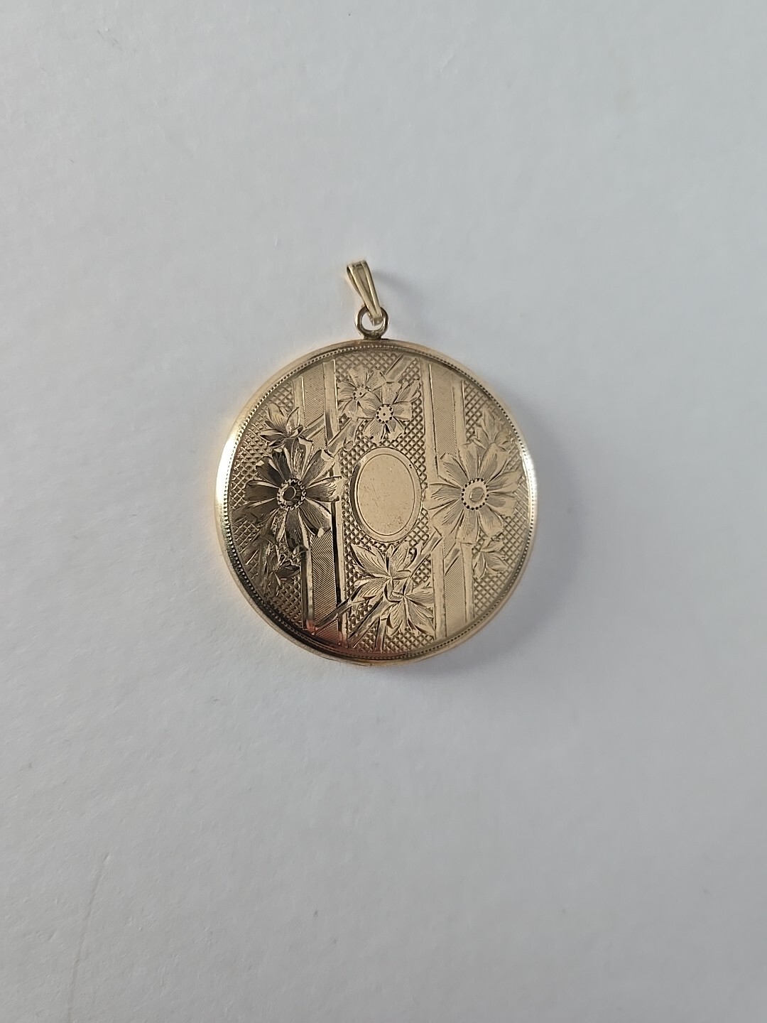 ELGIN AMERCIAN ANTIQUE LOCKET GOLD SHELL ETCHED FLOWERS 1.75″