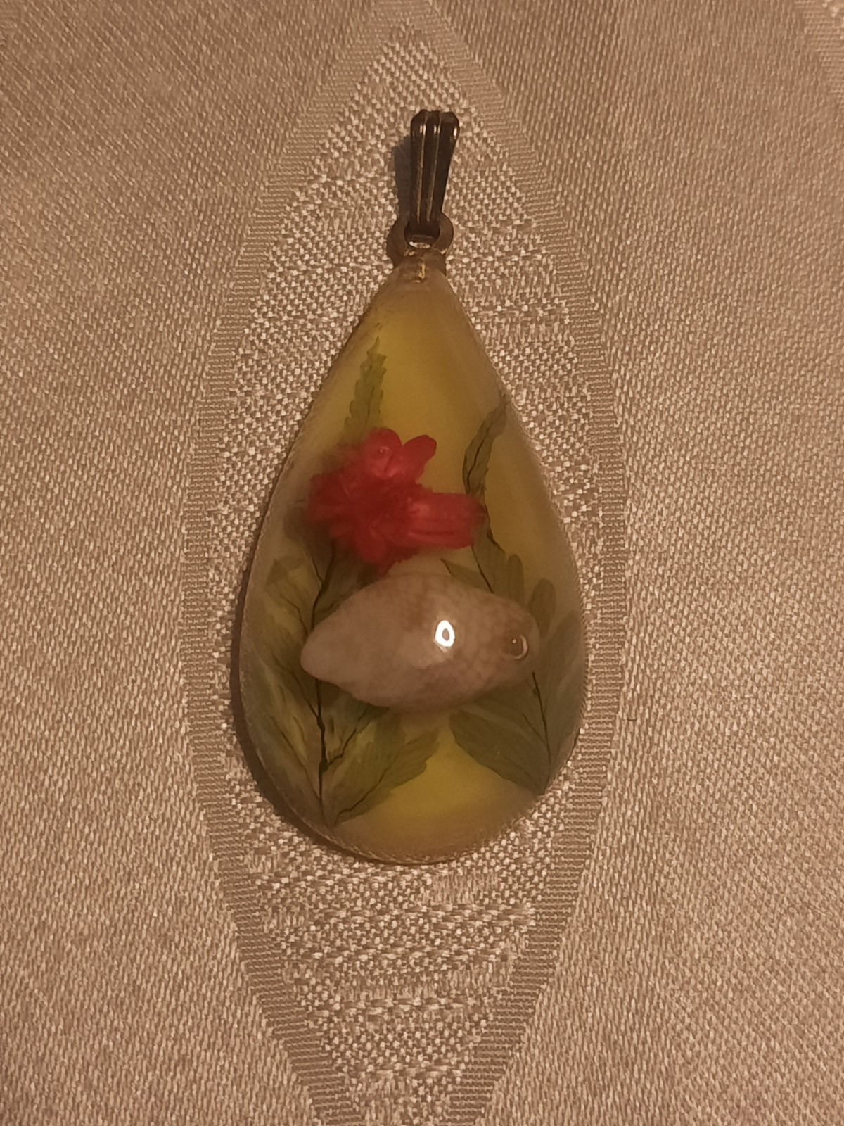 Vtg. Acrylic Lucite Pink Flower & Seashell Pendant A80