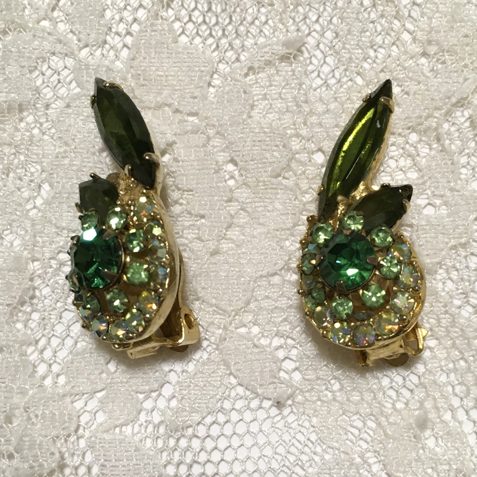 Vintage Juliana Rhinestone Clip On Earrings Green Pronged Navettes Gold Tone