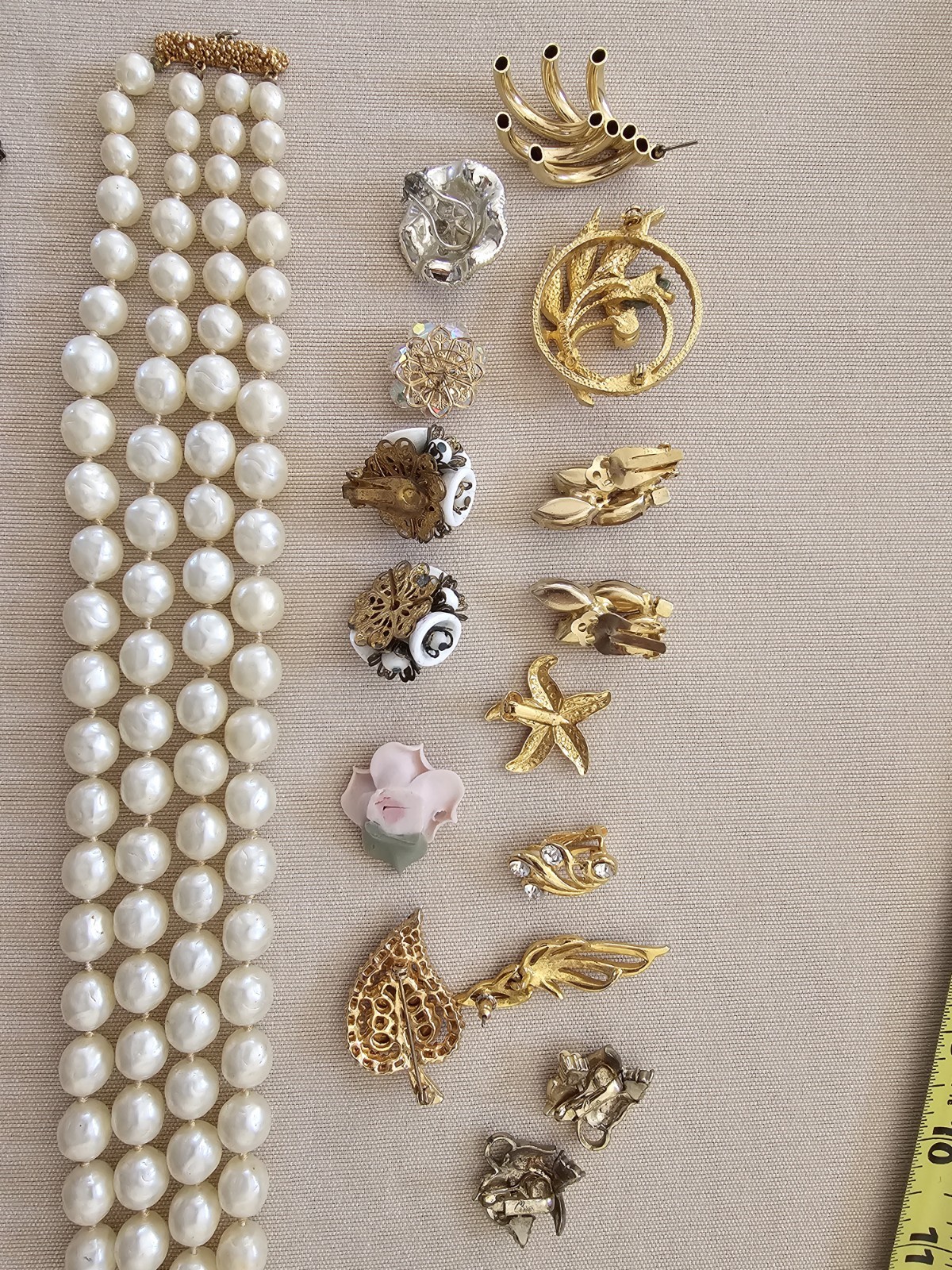 GUC Lot of 17 Costume Jewelry Pieces