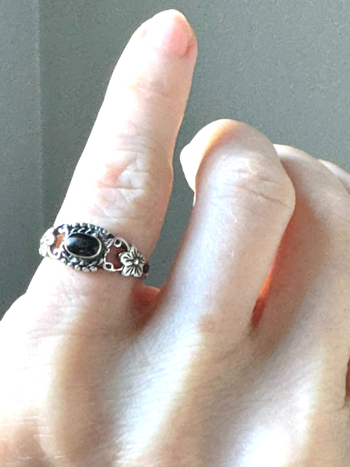Vintage Sterling Silver 925 Pinky Ring Black Stone Floral Ornate Petite Size 4