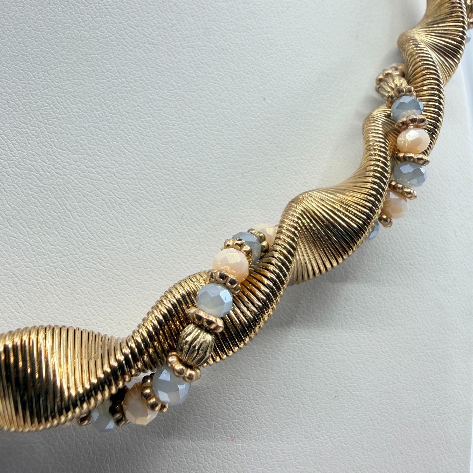 VTG Retro Gold Tone Twisted Wire Choker Necklace Beaded Crystal Magnetic Clasp