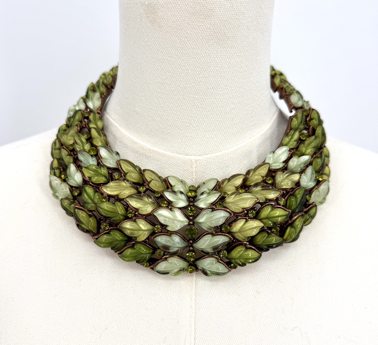 Vintage thermoset Statement Collar Necklace And Earrings Green Leaf