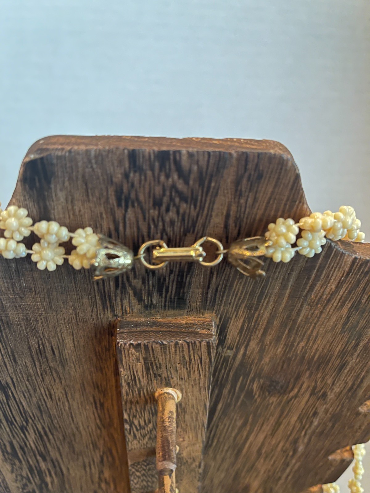 Vintage Cream Plastic Acrylic Daisy Beaded Chain Necklace Gold Tone