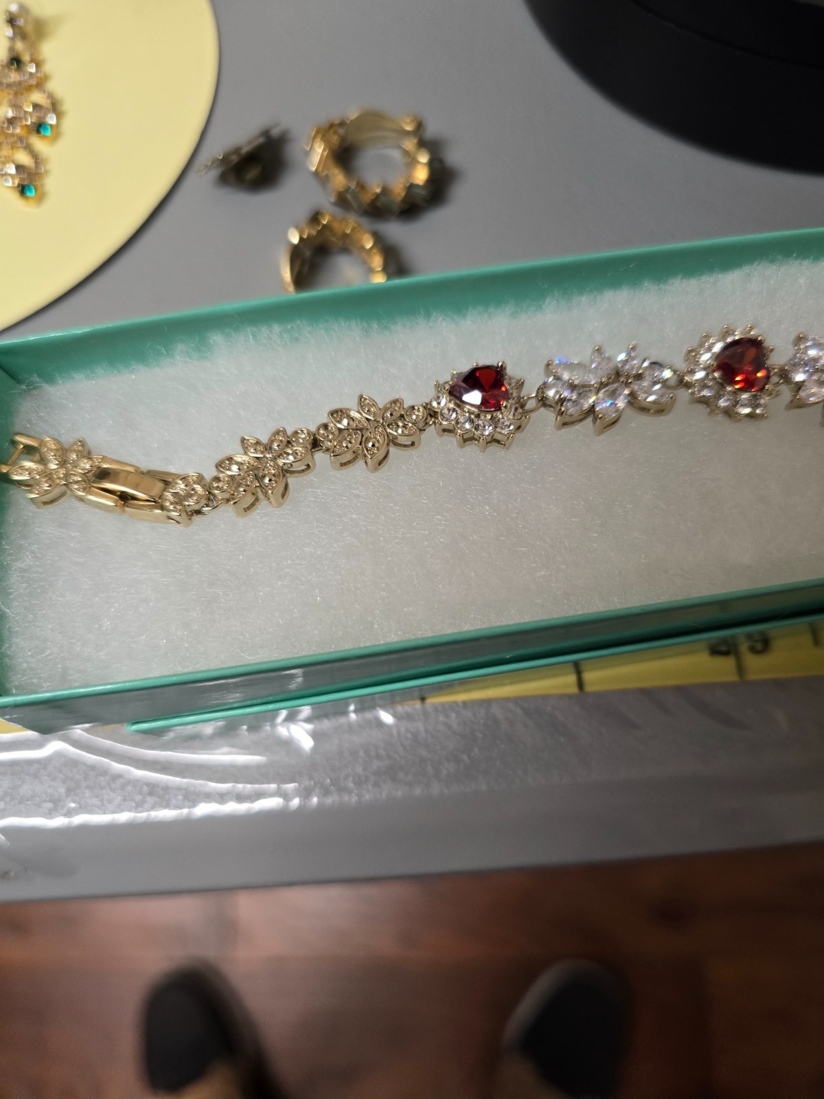 JACKIE KENNEDY RED AND CLEAR CRYSTAL BRACELET/ PIERCED ER SET