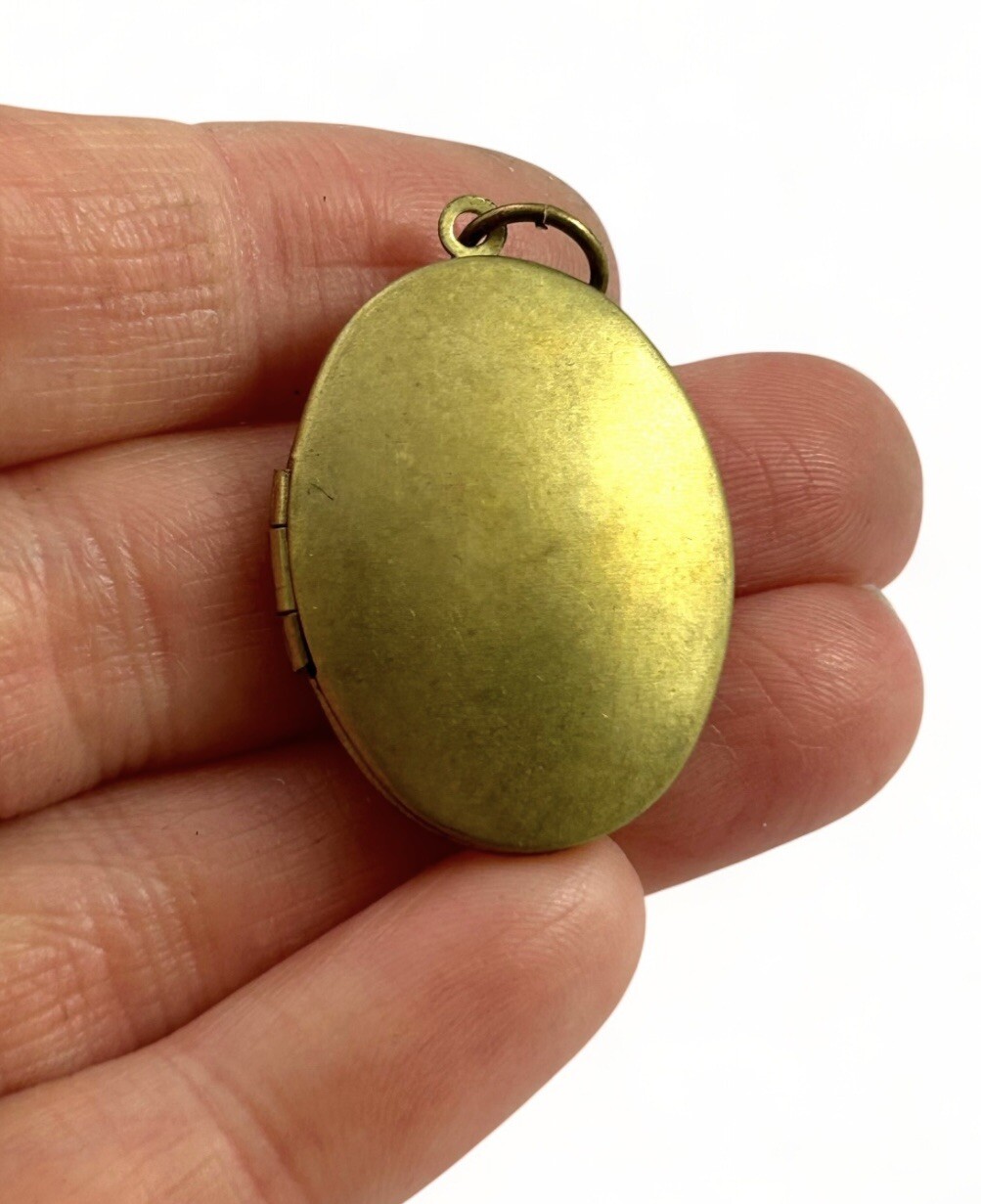 Vintage Locket Charm Necklace Pendant For Women Gift Simple Oval Brass Jewelry