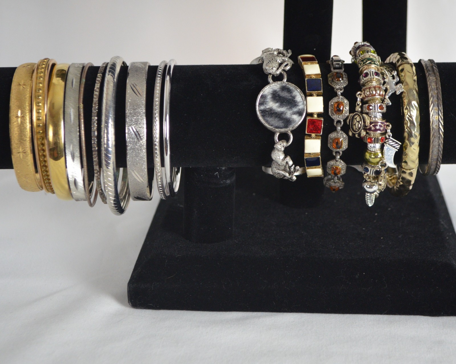 Vintage Bracelet Lot 16pc Gold Silver Tone Mixed Styles circa 1980s–2000s