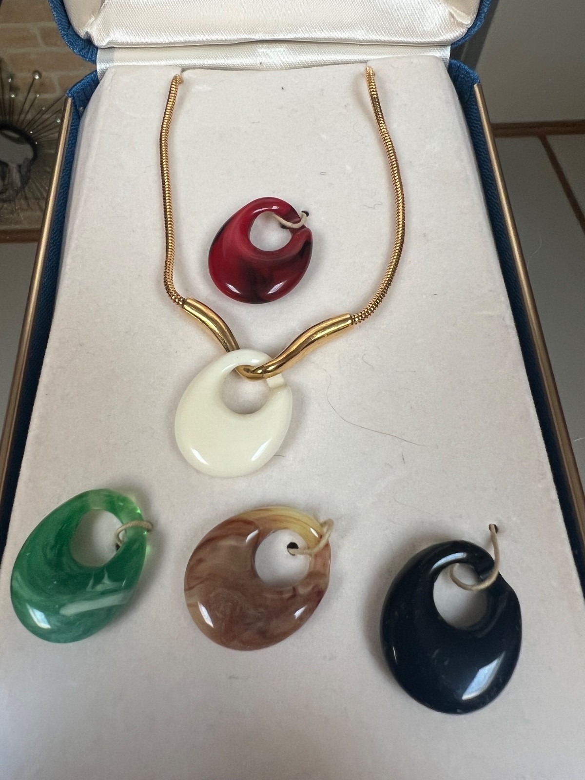 VTG Crown Trifari Lucite Necklace Set Orig Box Interchangeable