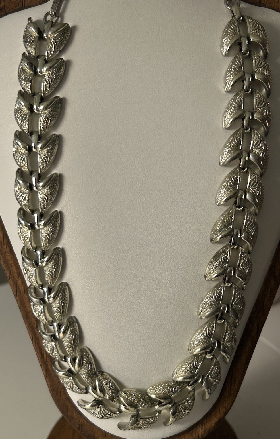 Vintage Coro Antiqued Silver Tone Leaf Link Necklace Engraved Mid Century 17”