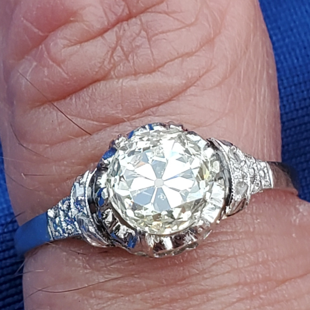 Original EARTH MINED DIAMOND Cushion cut Deco Engagement Ring PLATINUM Solitare