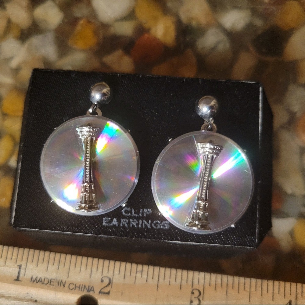 Vintage Seattle World’s Fair 1962 silver earings and shirt cuffs spaceneedle