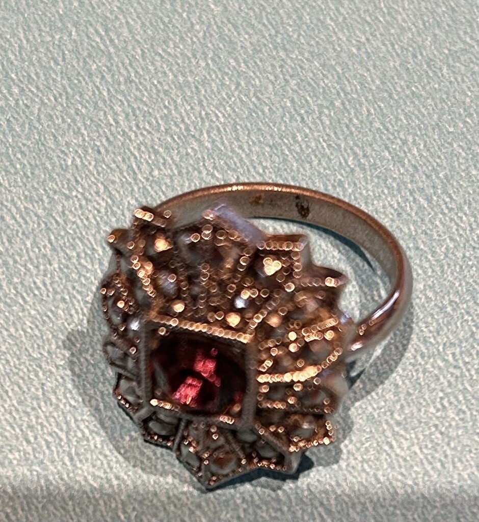 Beautiful Vintage Silver Tone Faux Faceted Amethyst And Marcasites Ring sz 7