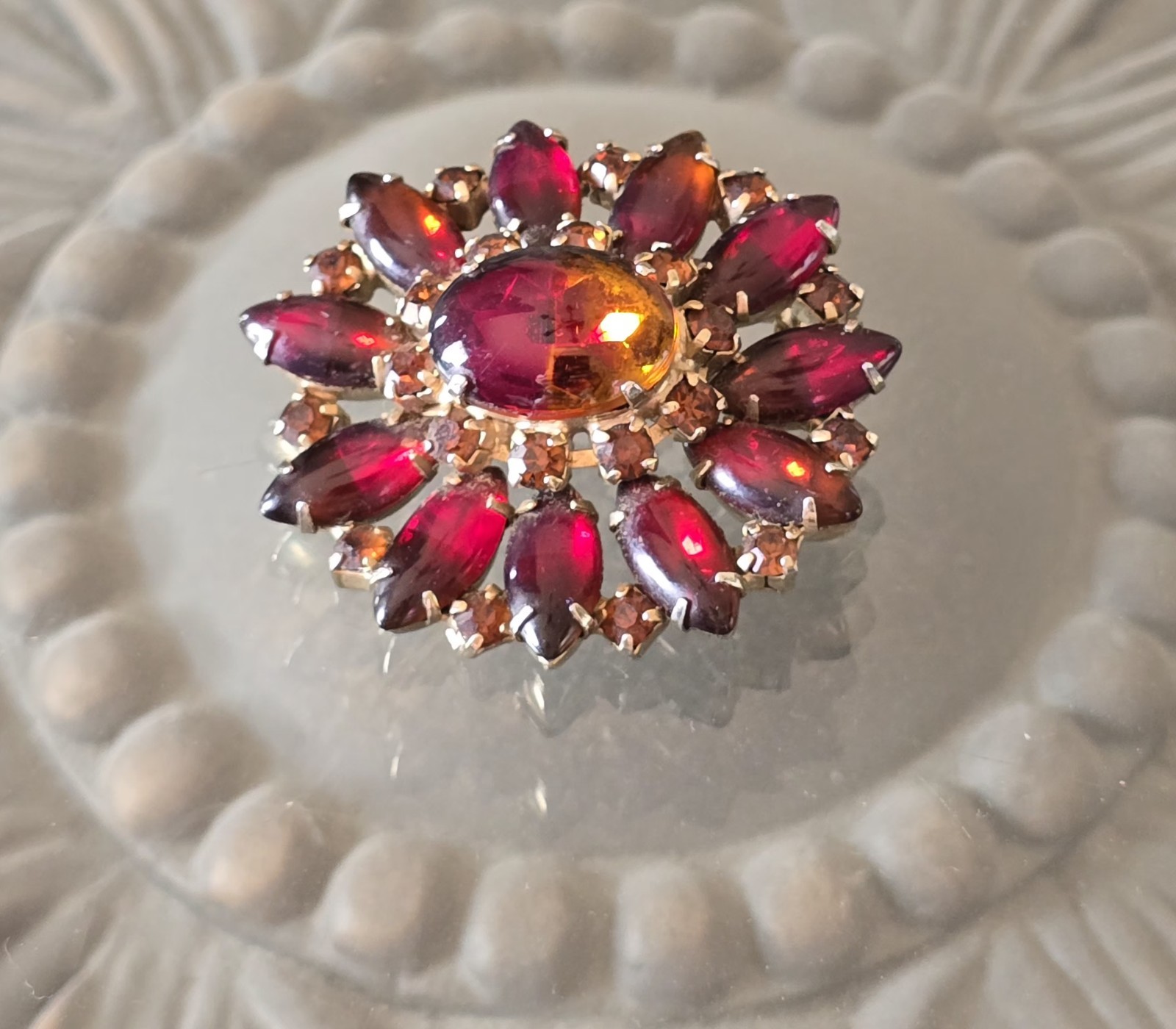 RUBY RED & AMBER RUNWAY BROOCH OVAL SMOOTH GLASS REDDISH/AMBER CABOCHON☆2.25″☆