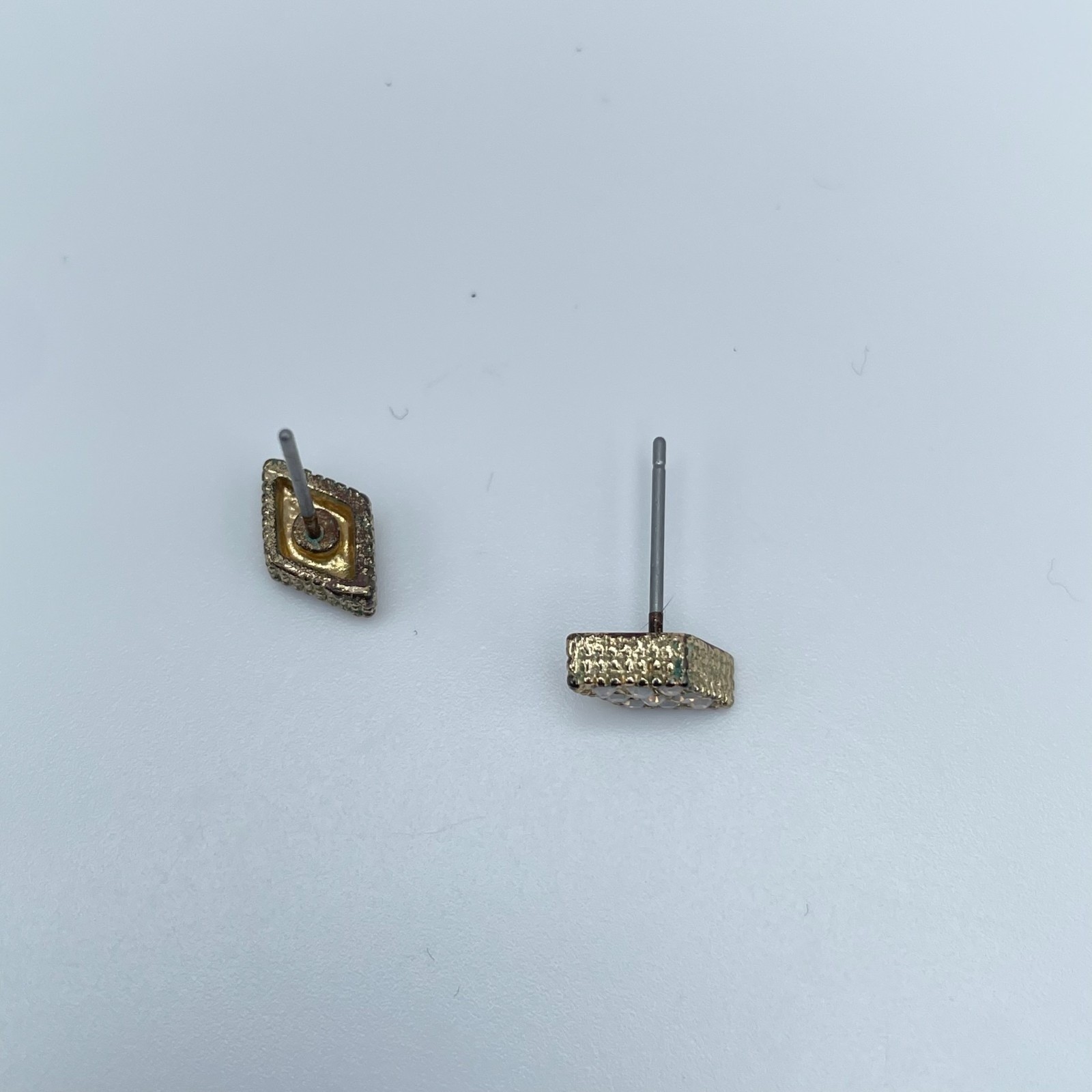 Vintage 90s Gold Tone White Glass Pave Diamond Shape Stud Earrings Fashion Y2K
