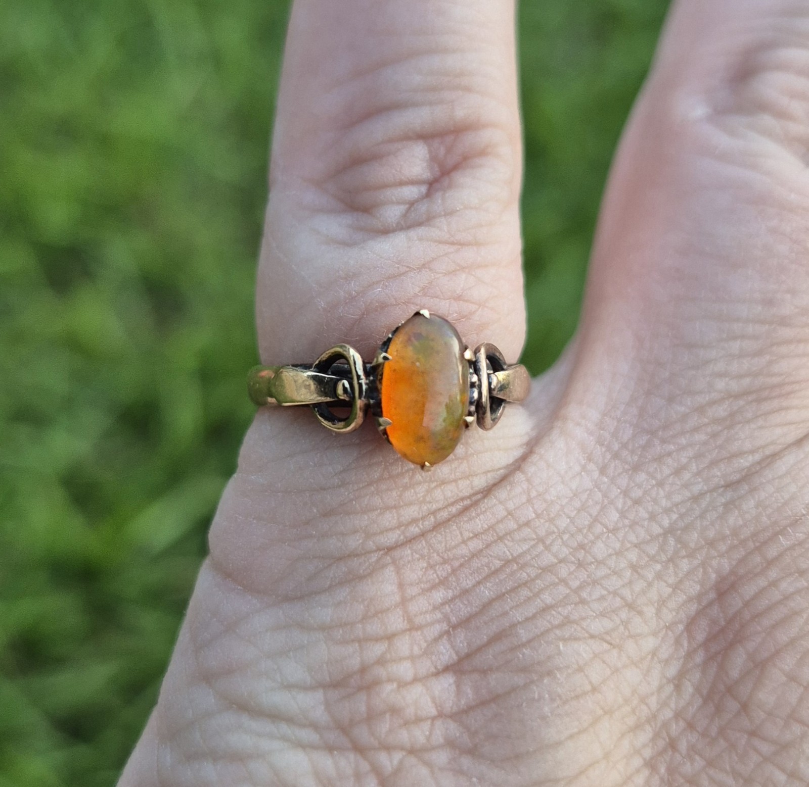 Antique 18K Yellow Gold Orange Fire Ethiopian Opal Ring Old Estate Jewelry