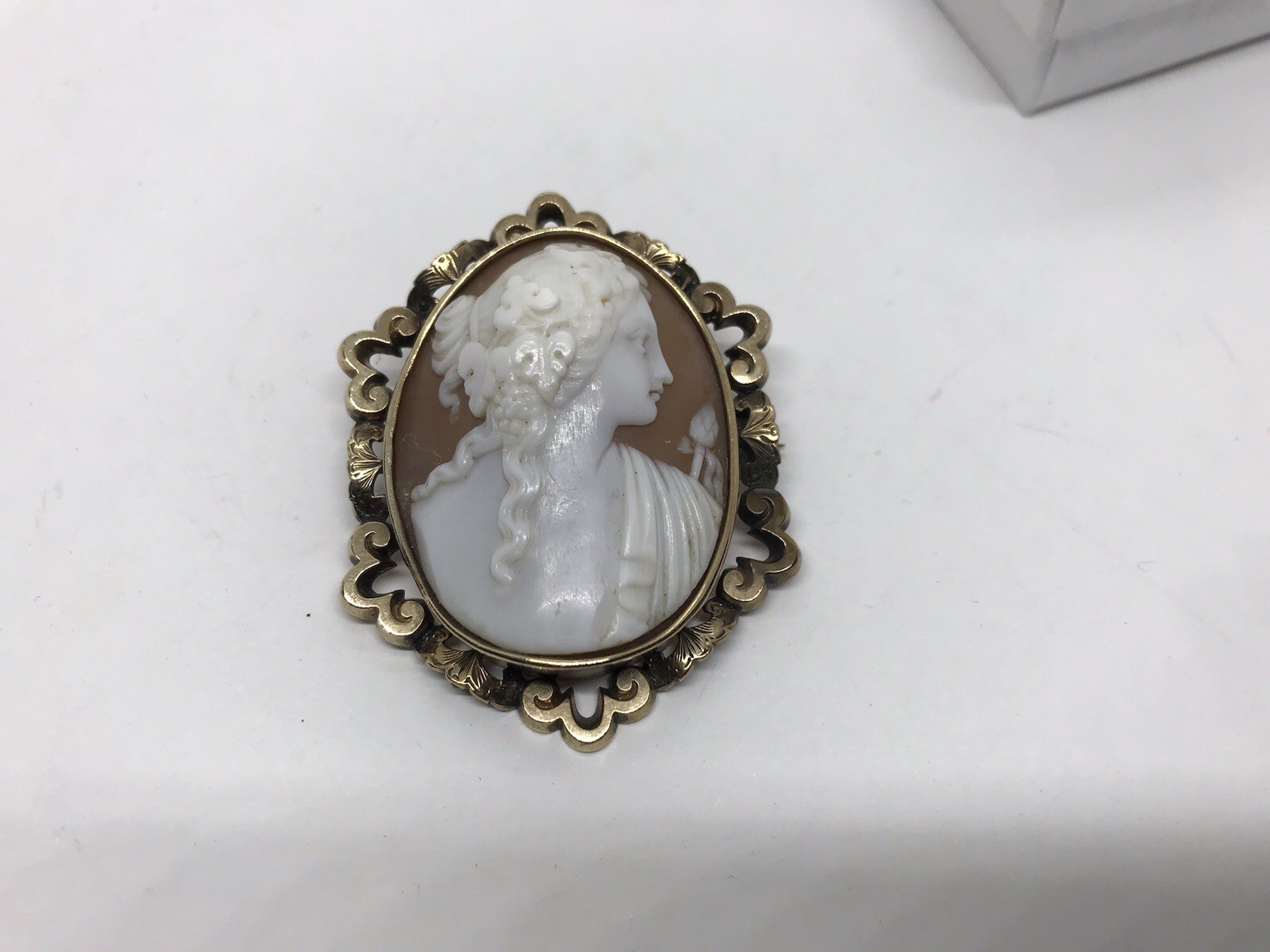 Beautifully Carved Antique Shell Cameo 10K Pressed Gold