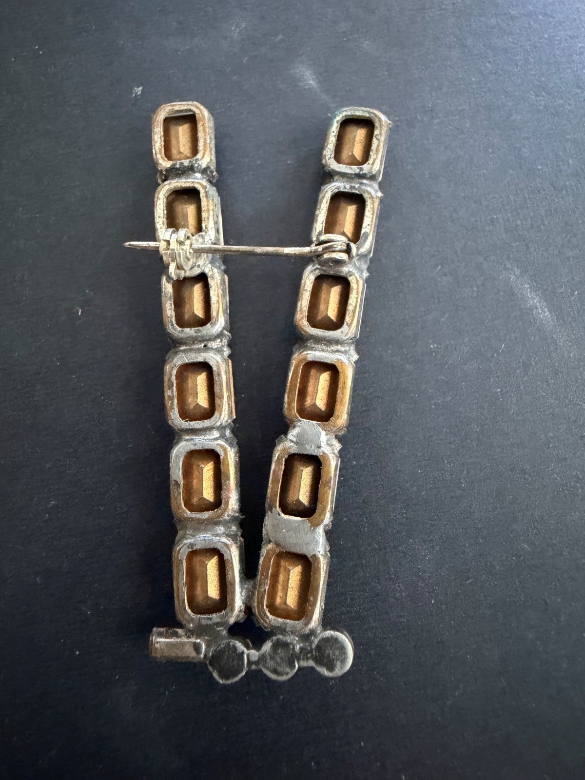 Vintage “WWII V VICTORY RHINESTONE BROOCH PIN”