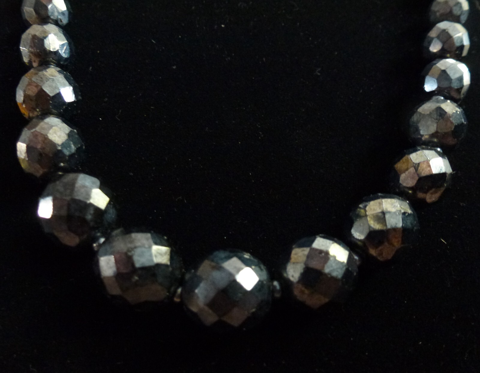 Vintage Irridescent Graduated Dark Grey Crystal 35″ Necklace