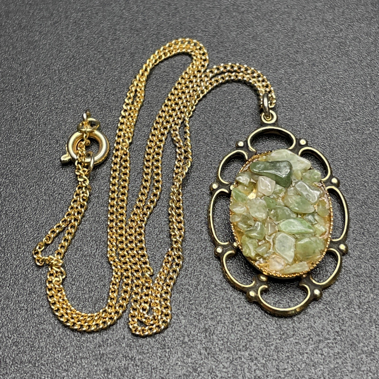Crushed Jade 16″ Necklace Vintage Oval Pendant Necklace Green Cluster Stones