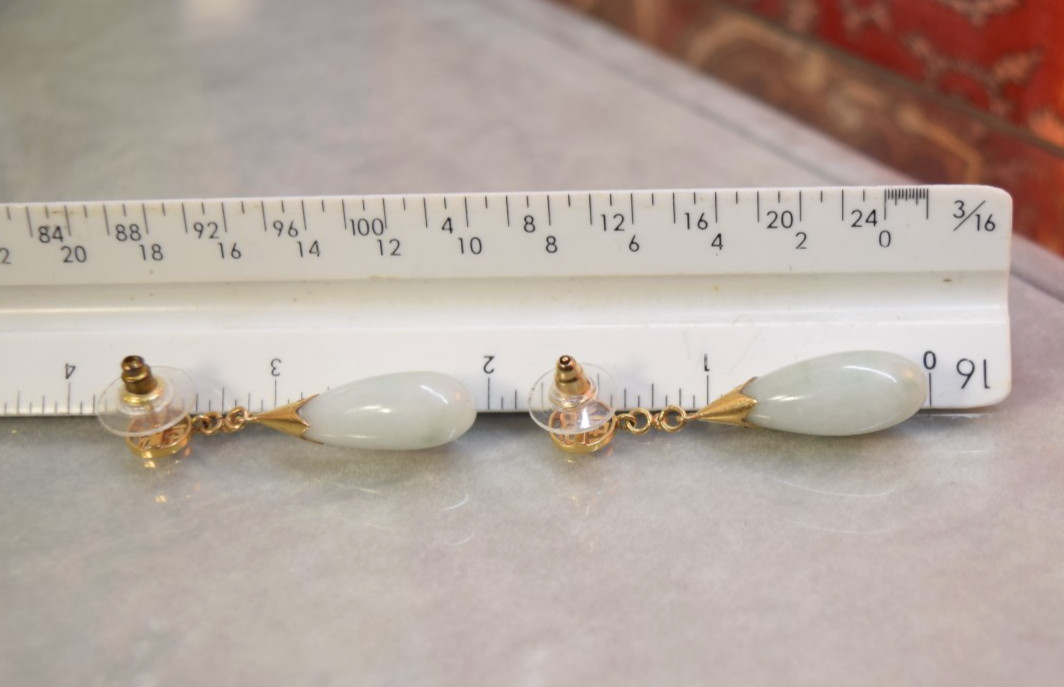 Vintage 14K Gold Teardrop Celadon Jade Dangle Earrings 1 5/8″