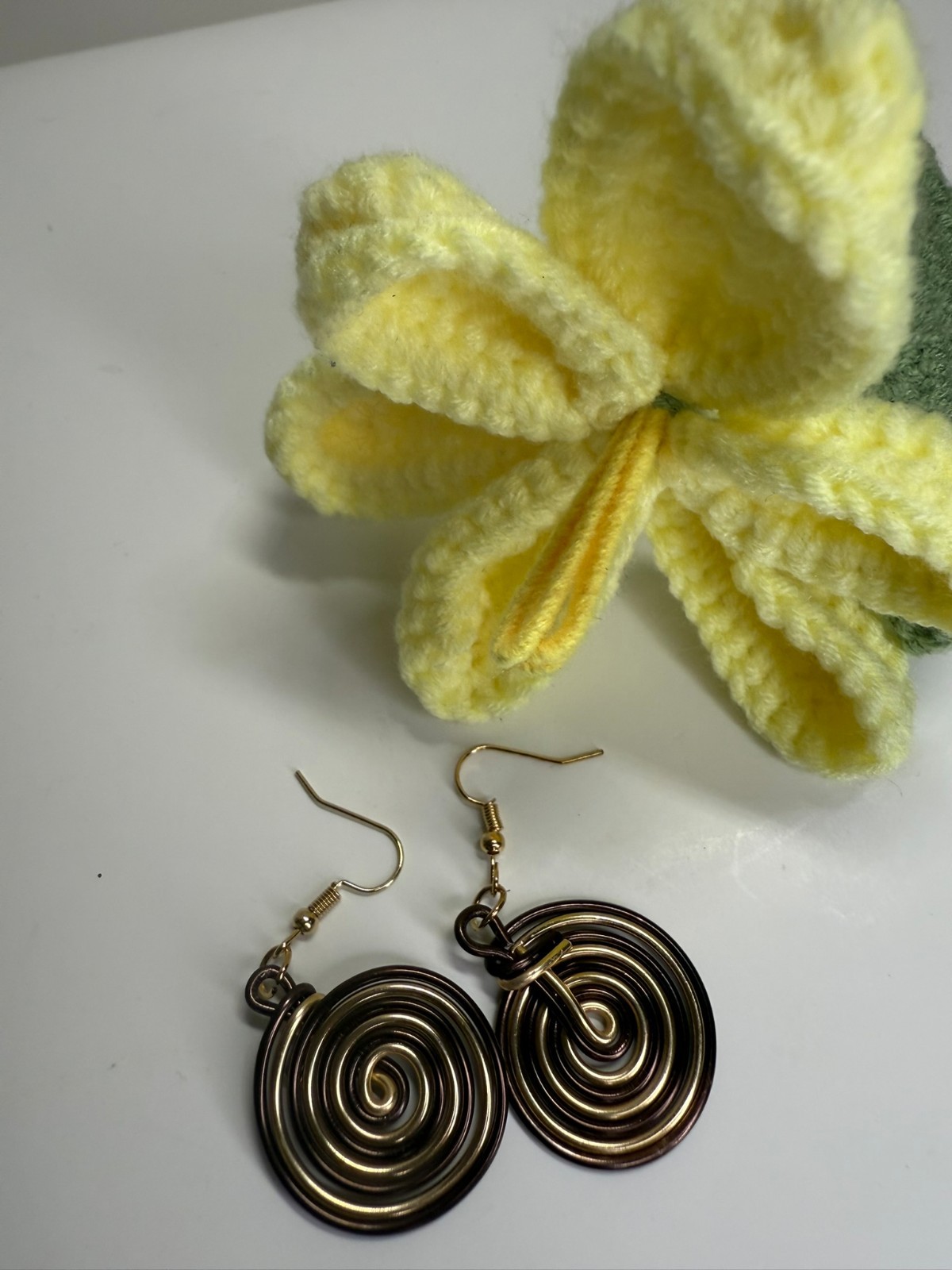 Celluloid Acetate Metal Wire Flower Statement Necklace Set