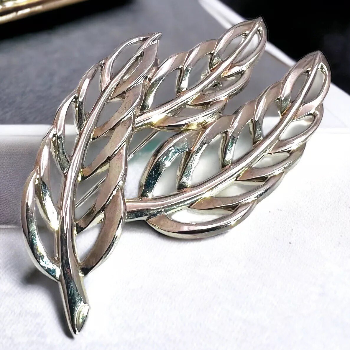 Silver Tone Leaf Brooch Autumn Statement Pin Dimensional Vintage