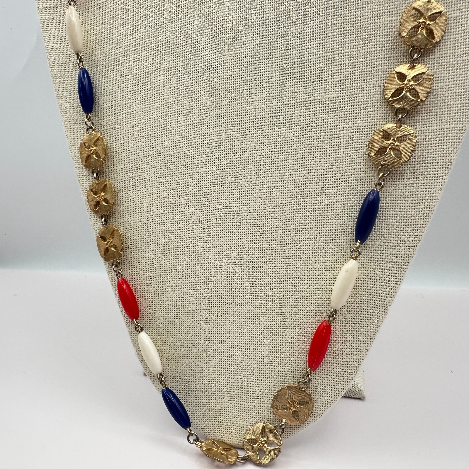 Vintage 80s Patriotic Red White Blue Beaded Gold Tone Necklace Classic Jewelry
