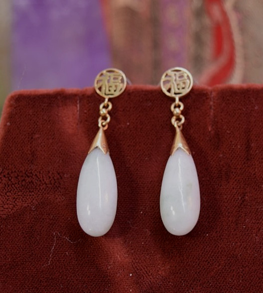 Vintage 14K Gold Teardrop Celadon Jade Dangle Earrings 1 5/8″