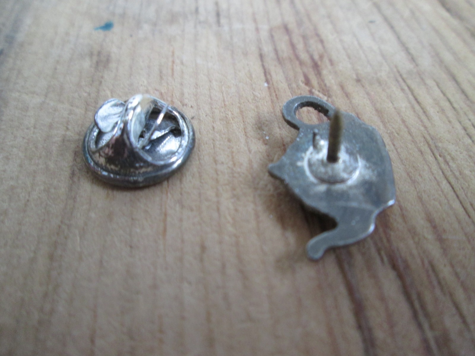 Pewter Silver Tone Teapot Lapel Pin Tie Tac Flower Front Scarf Granny Pot