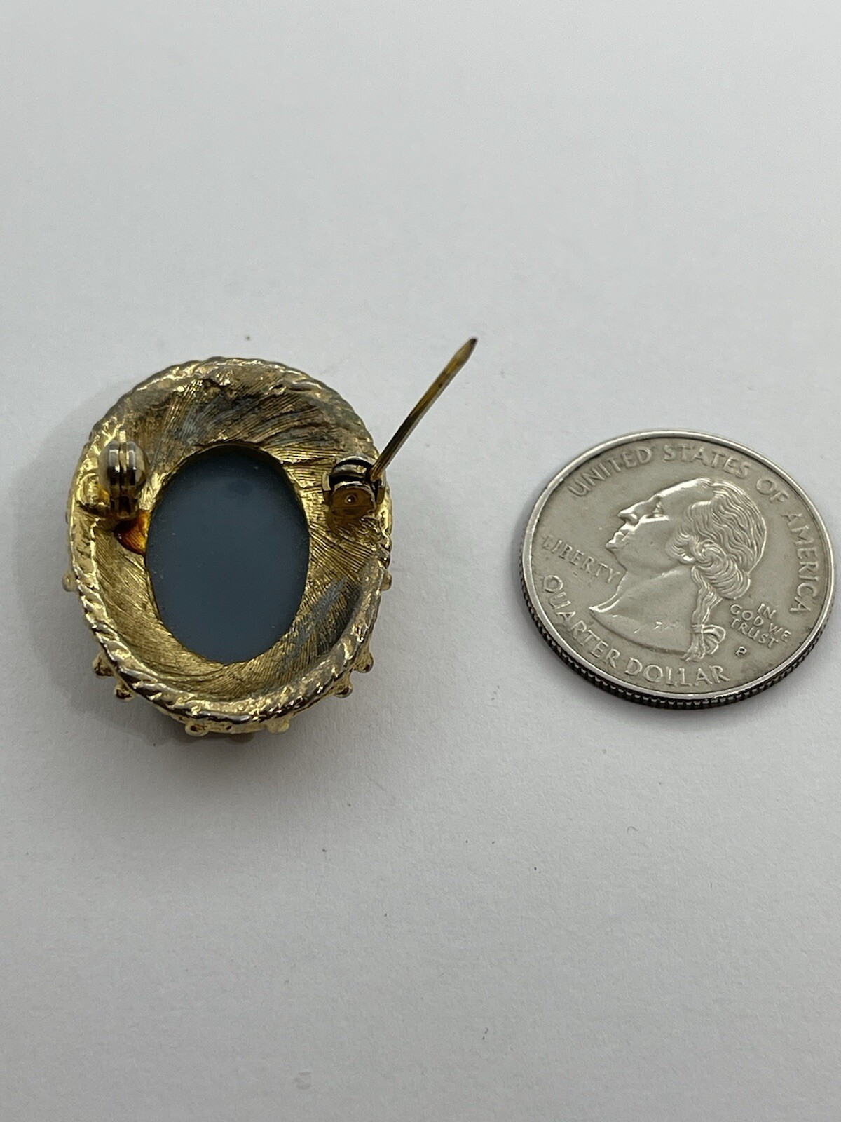 Vintage INCOLAY Oval Blue & White Cameo of Cupid & Psyche Pin Brooch