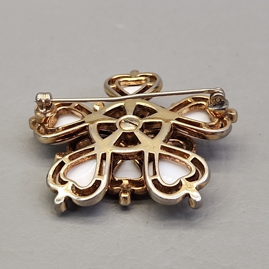 Vintage Mazer Bros Flower Brooch White Glass Molded Gold Tone 1 5/8″