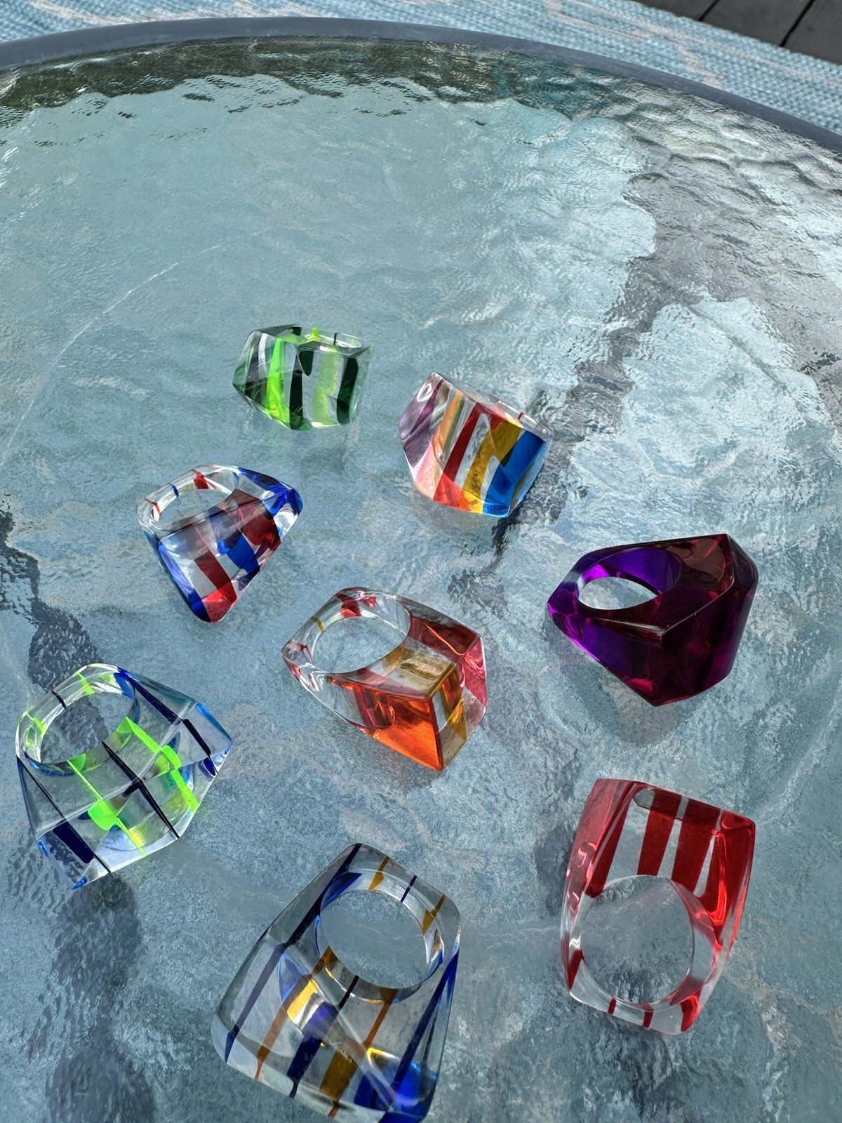 VINTAGE 1970’s MOD LUCITE STRIPED COCKTAIL GEOMETRIC CLEAR ACRYLIC RINGS
